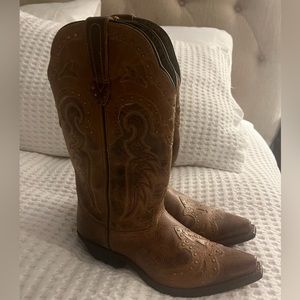 Laredo size 7 western boot